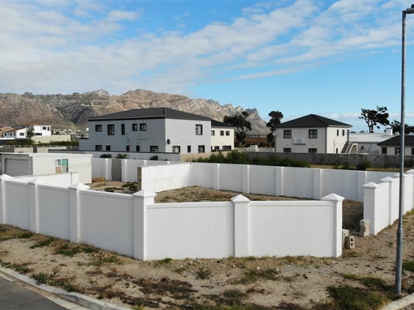 496 m² Land