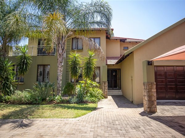 4 Bedroom House 4 Bedroom House