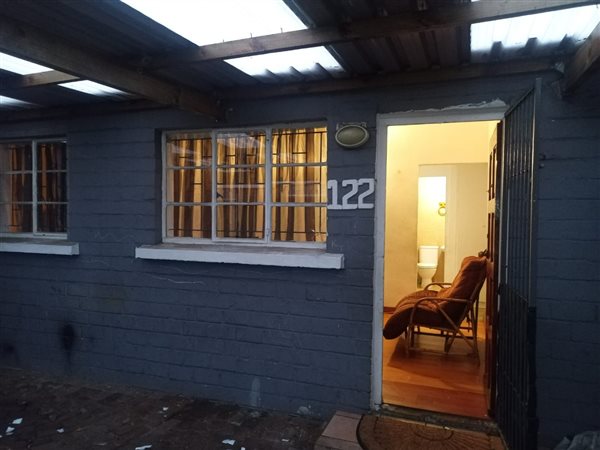 2 Bed House in Steenberg