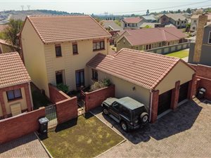 3 Bed Townhouse in Rietvlei Heights Country Estate