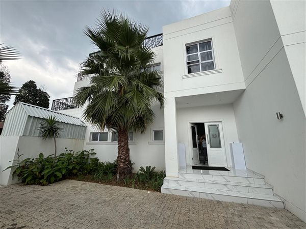 4 Bedroom House 4 Bedroom House