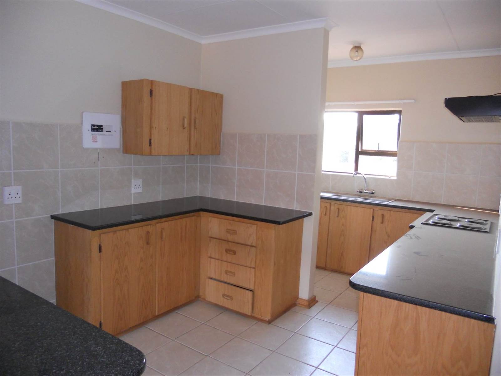2 Bed Townhouse in Mokopane photo number 4