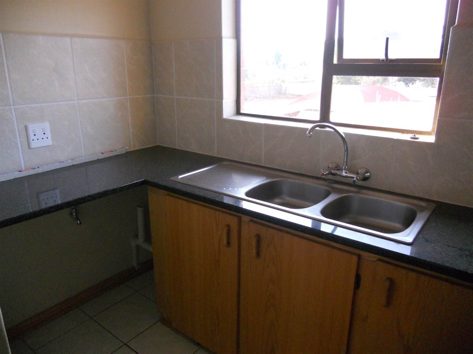 2 Bed Townhouse in Mokopane photo number 5