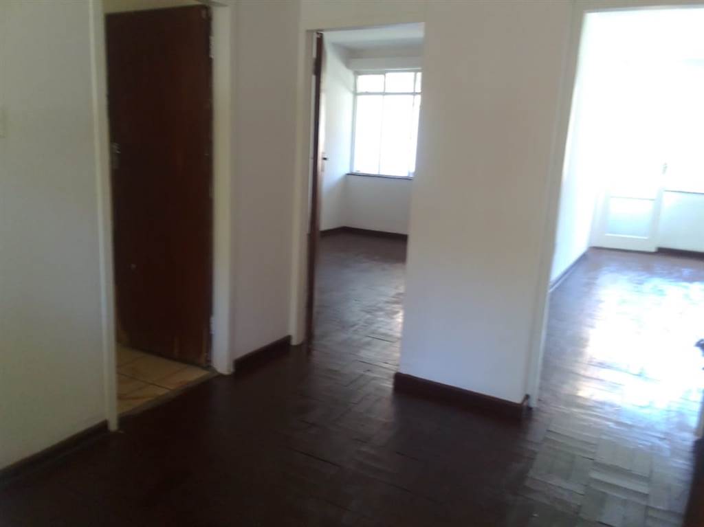 1.5 Bed Apartment in Sunnyside photo number 7