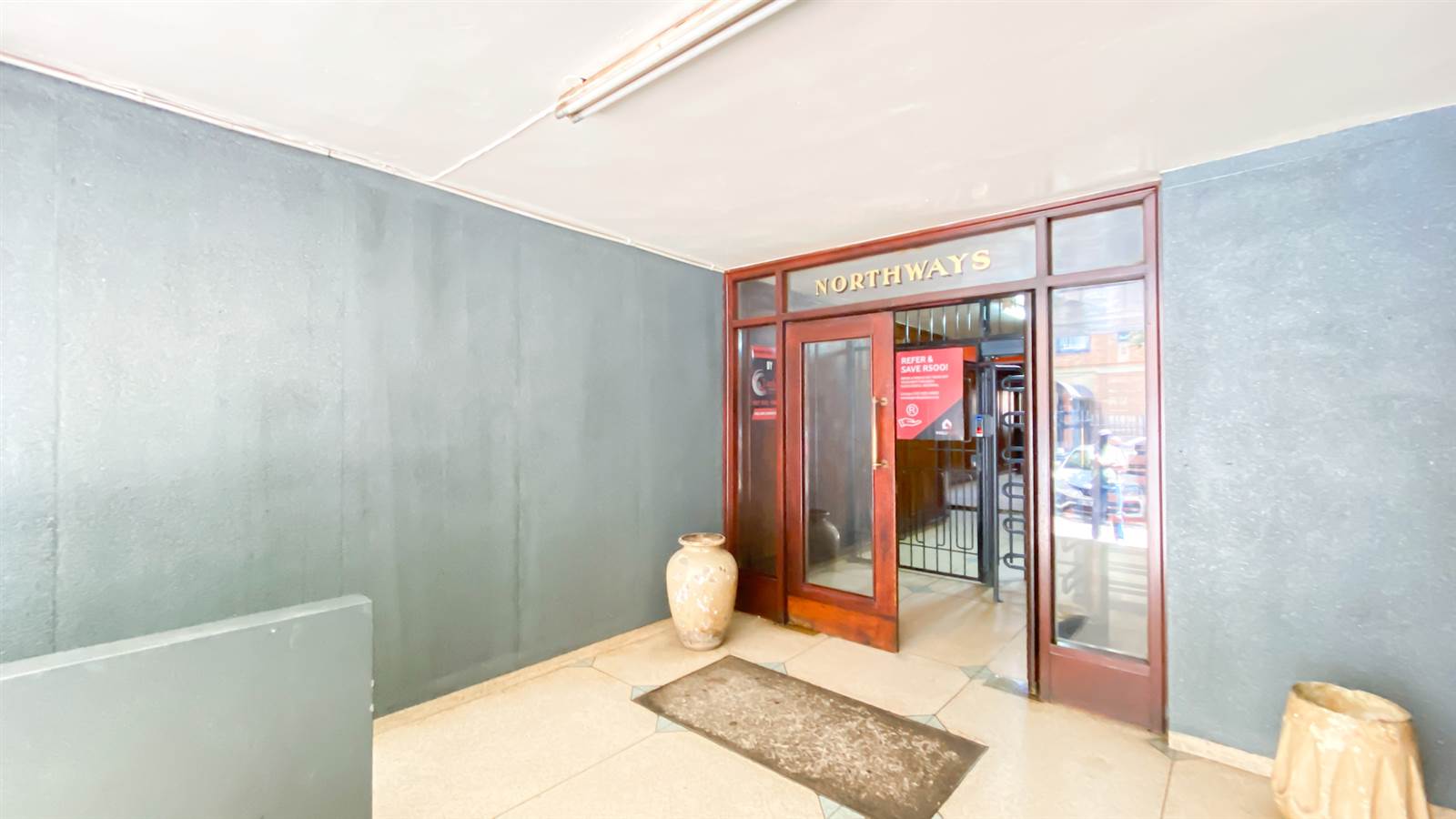 2 Bed Apartment in Hillbrow photo number 1