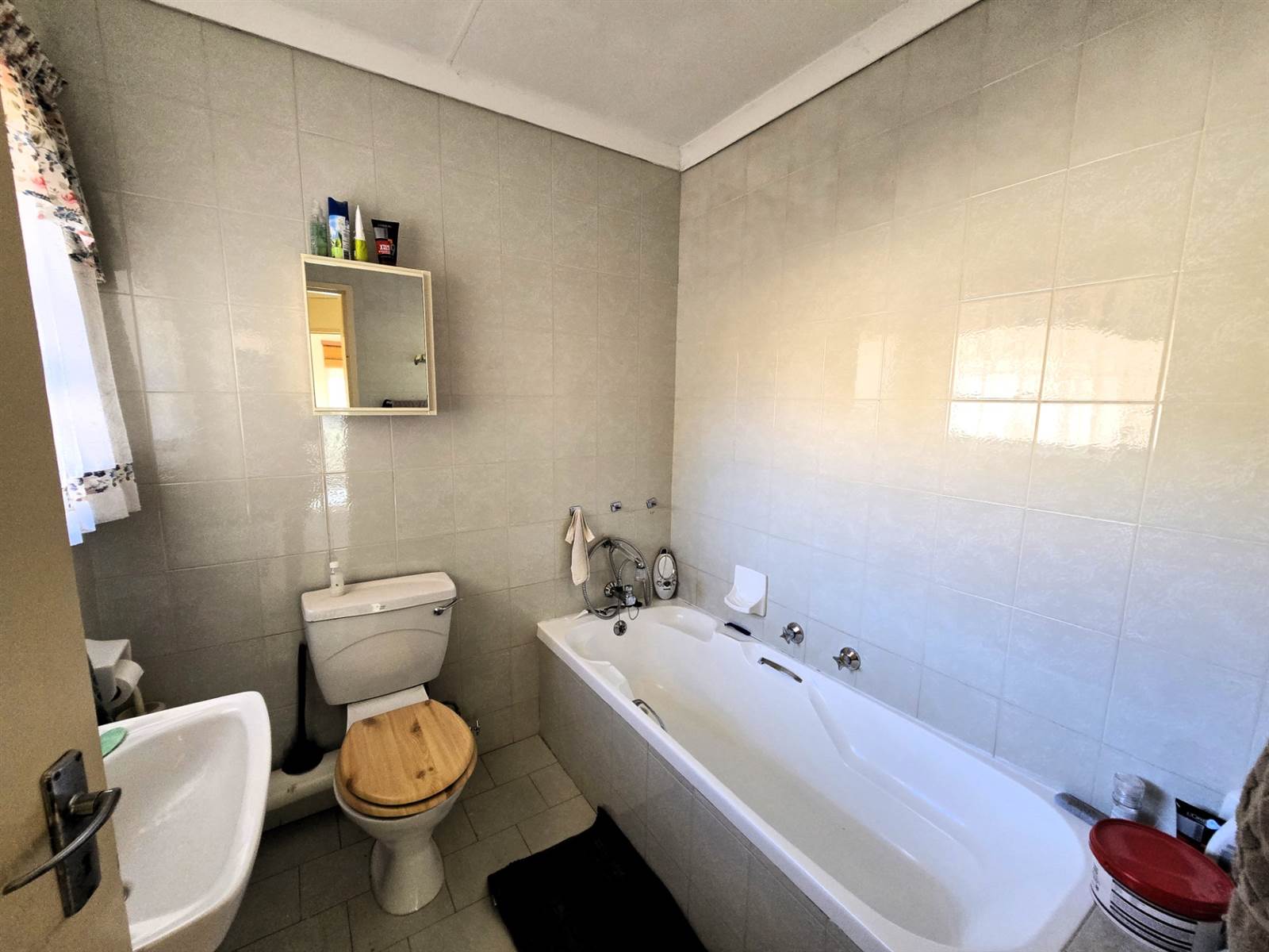 4 Bed House in Garsfontein photo number 6
