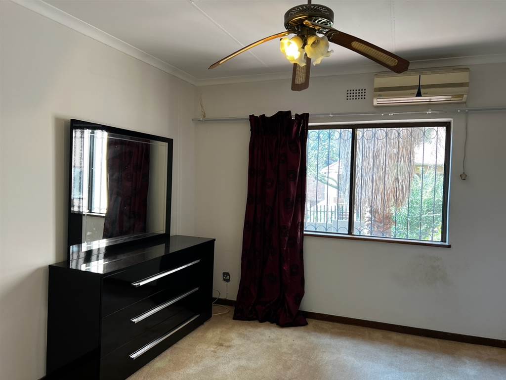 3 Bed Cluster in Parktown photo number 14