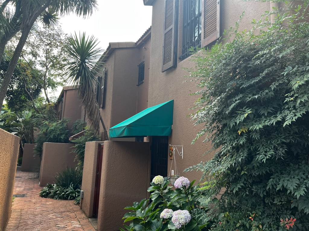 3 Bed Cluster in Parktown photo number 3