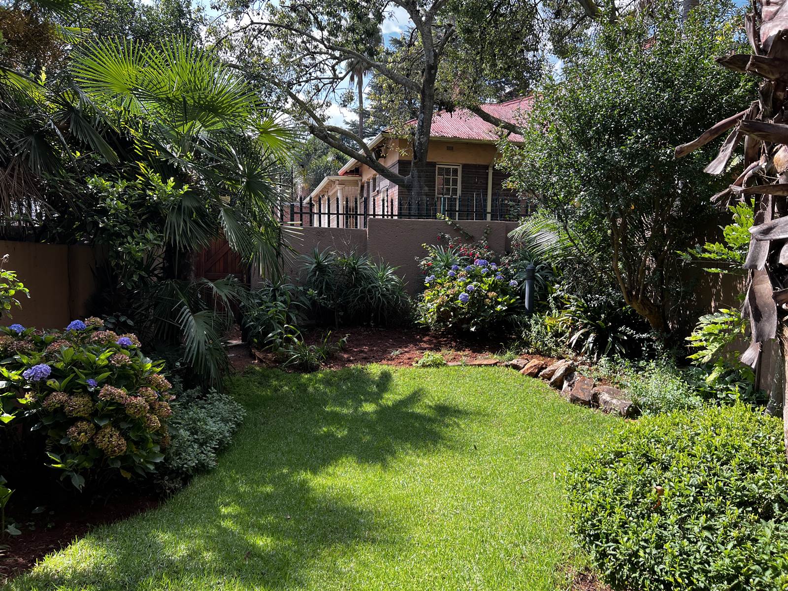 3 Bed Cluster in Parktown photo number 12