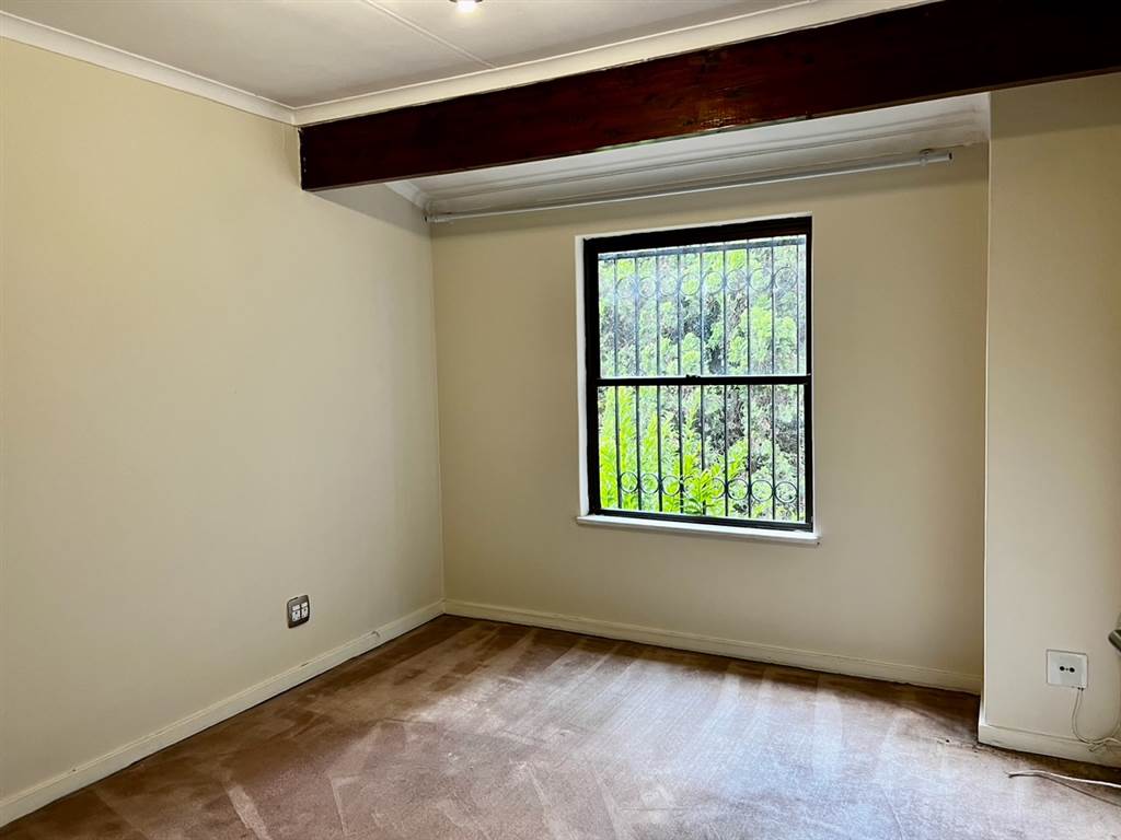 3 Bed Cluster in Parktown photo number 17