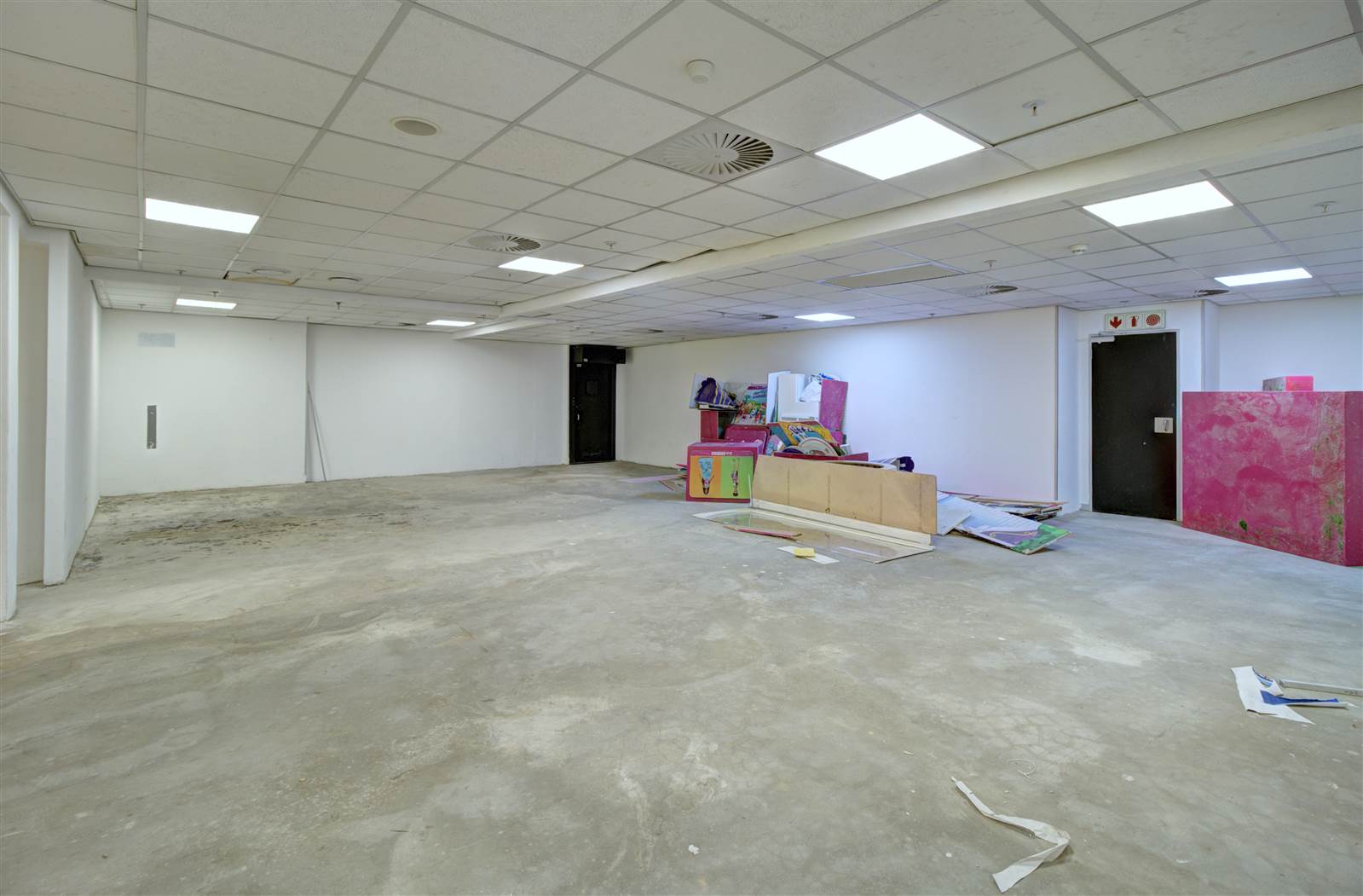 422  m² Retail Space in Benmore Gardens photo number 11