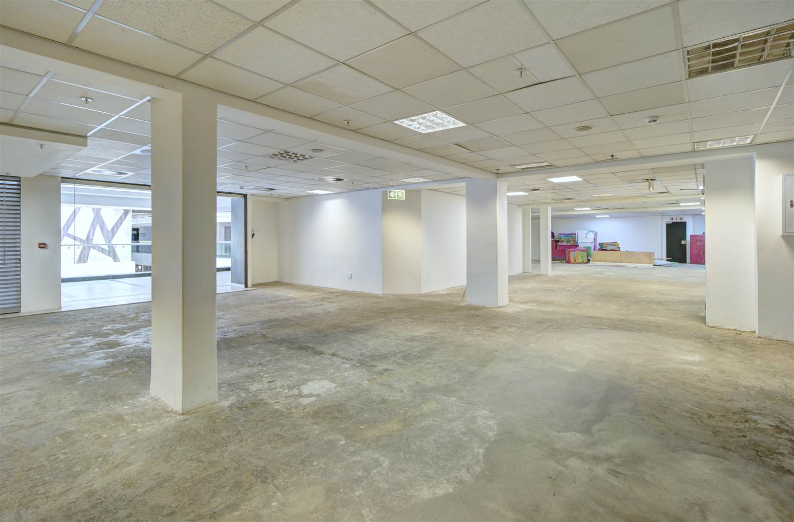 422  m² Retail Space in Benmore Gardens photo number 9