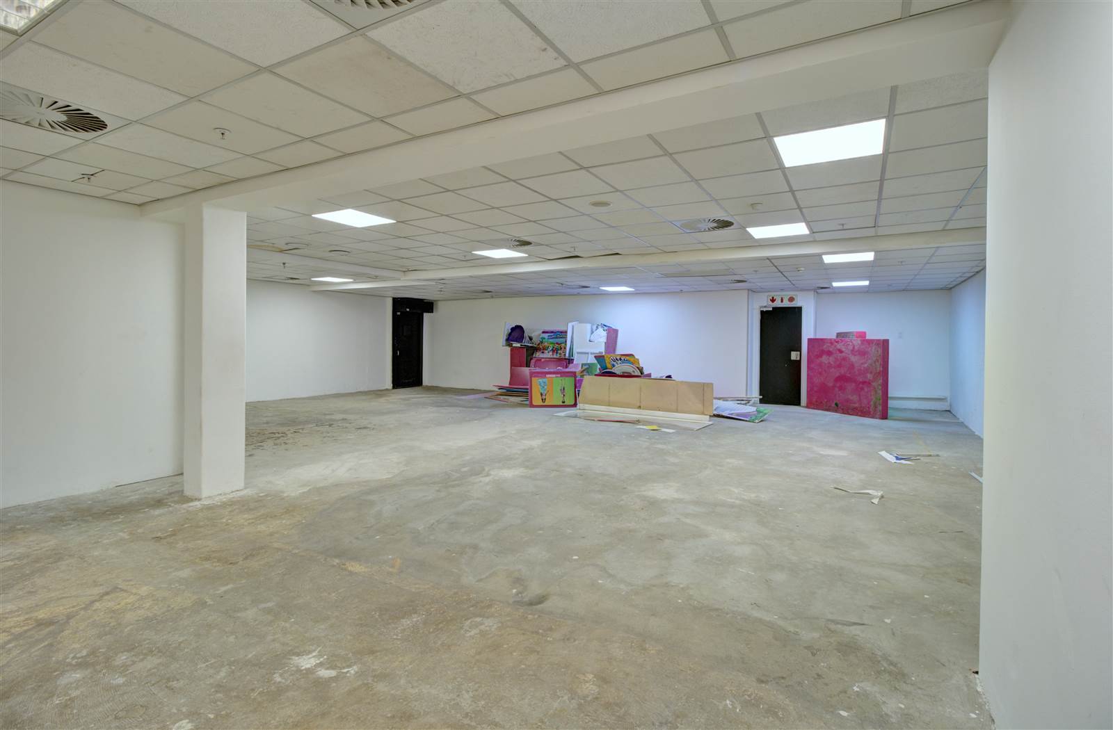 422  m² Retail Space in Benmore Gardens photo number 19