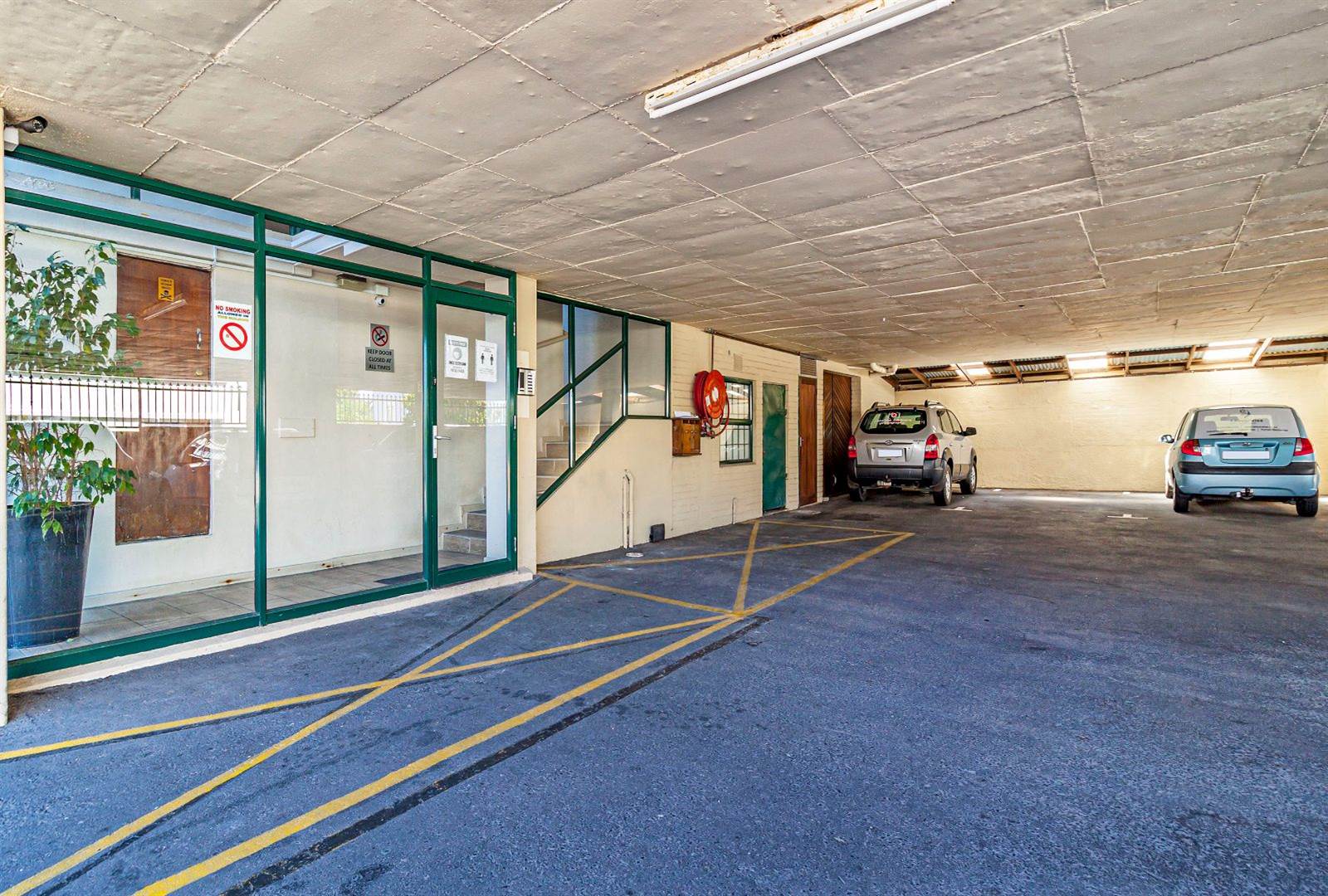 1240  m² Commercial space in Roundhay photo number 4