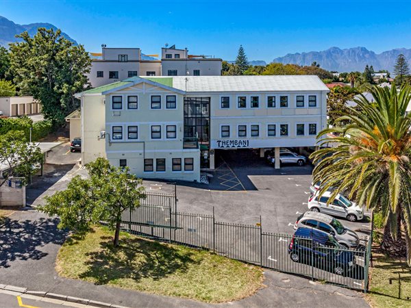 1240  m² Commercial space