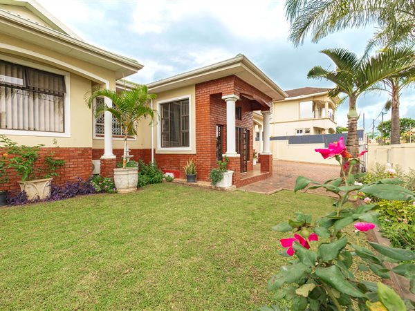 7 Bed House in Mt Edgecombe