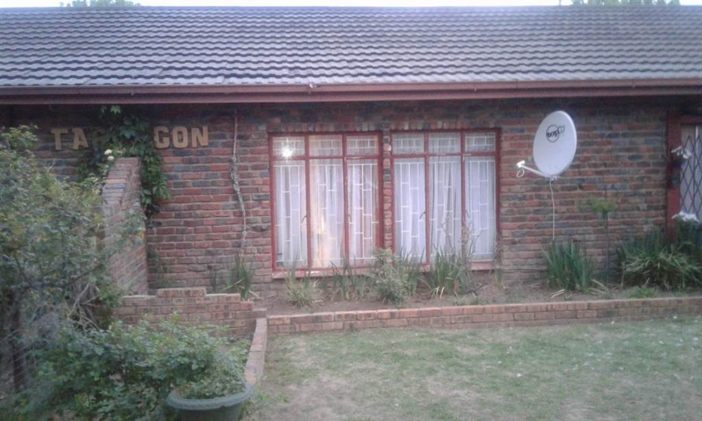2 Bed Townhouse in Ficksburg photo number 1