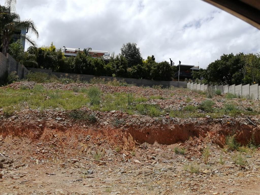 1000 m² Land available in Fairway Heights photo number 2