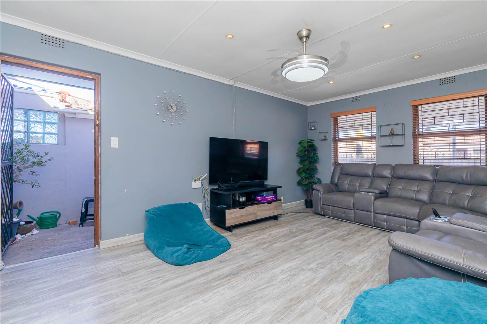 3 Bed House in Strandfontein photo number 2