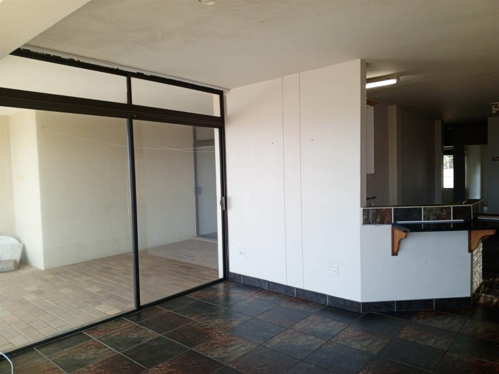 3 Bed Apartment in Manaba photo number 4