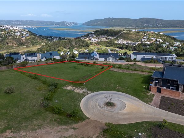 843 m² Land