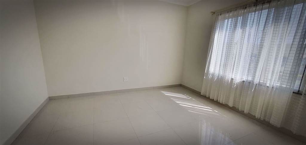 4 Bed House in Tongaat Central photo number 8