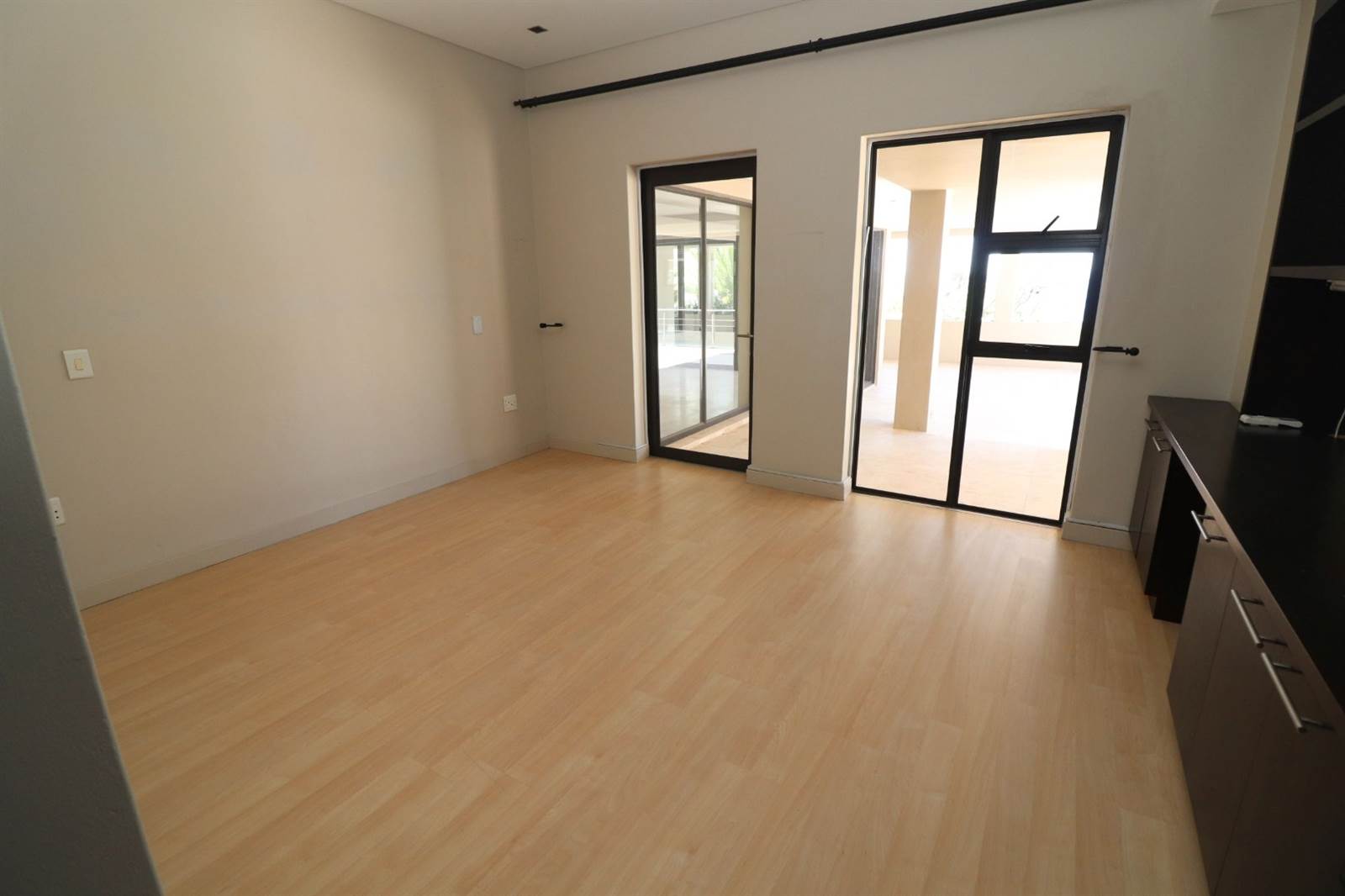 6 Bed Apartment in Bantry Bay photo number 12