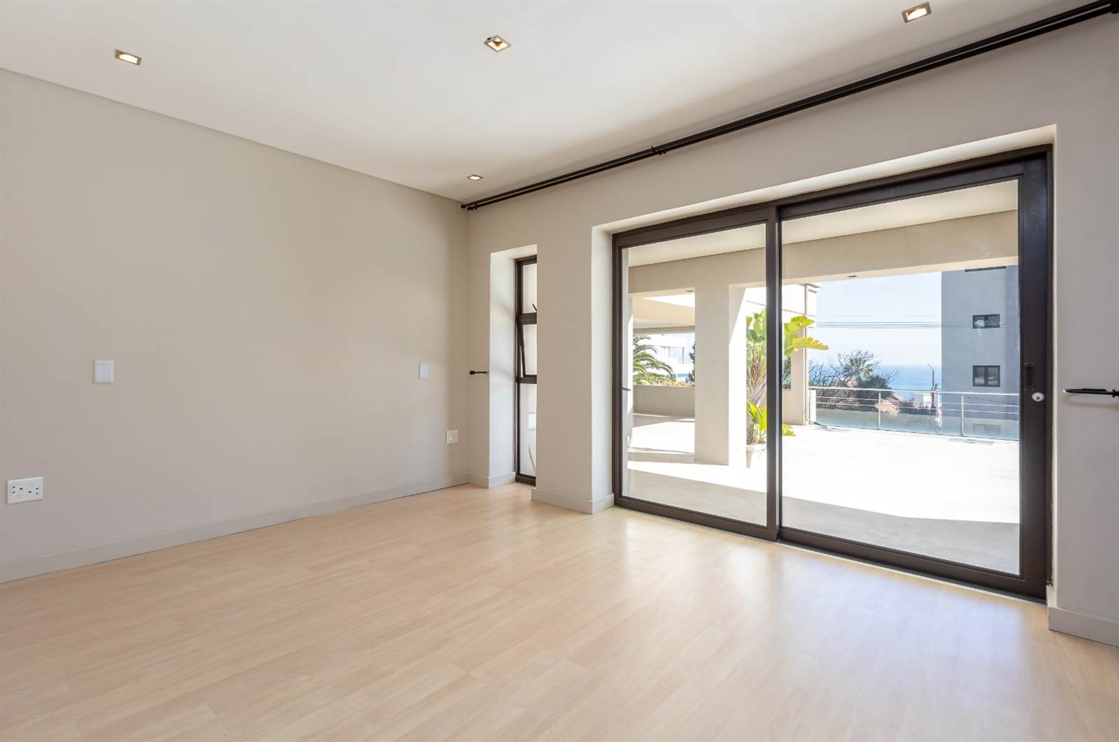 6 Bed Apartment in Bantry Bay photo number 22