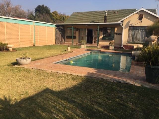 5 Bed House in Kempton Park Central photo number 1