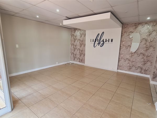 174  m² Commercial space