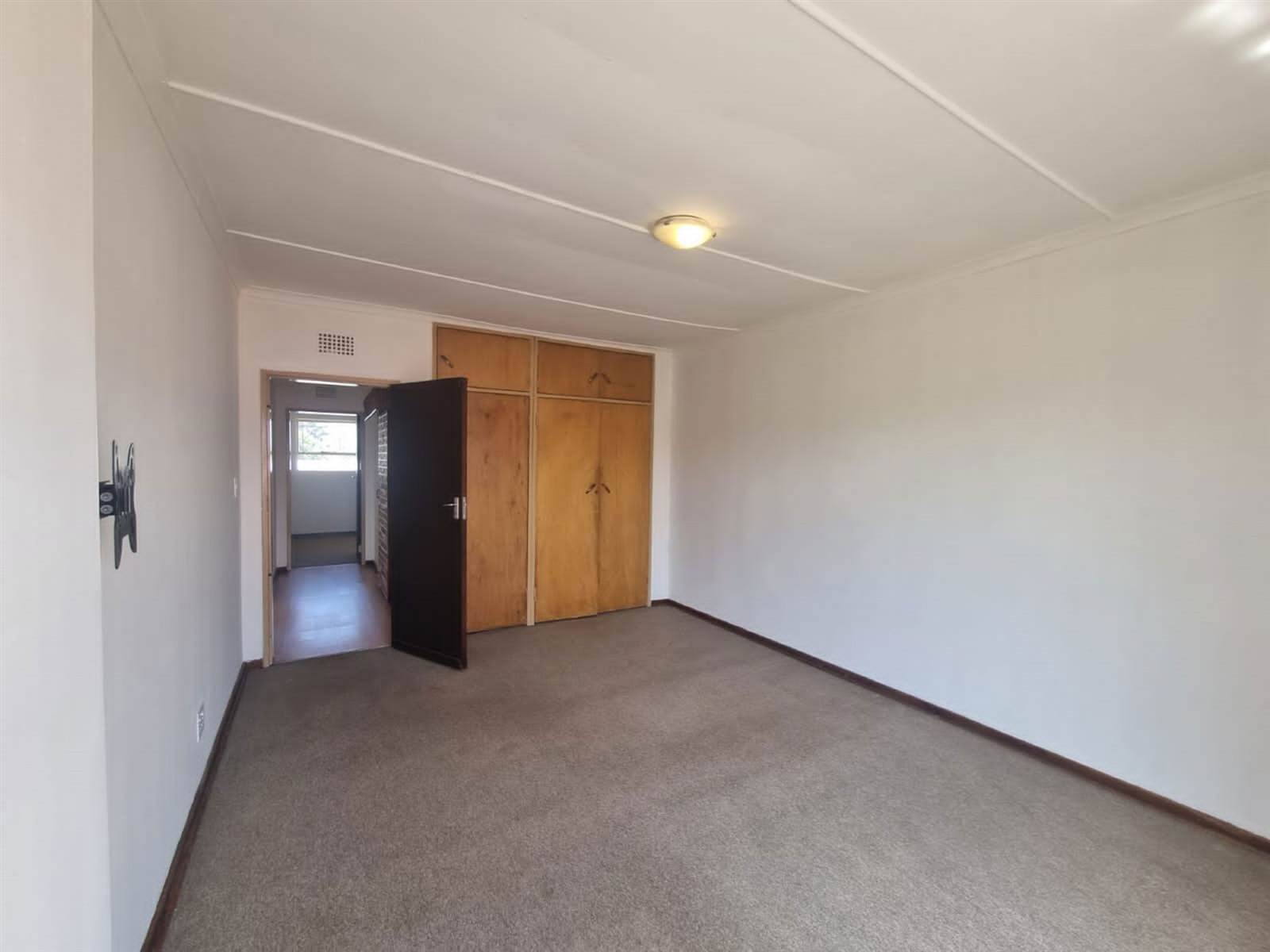 2 Bed Apartment in Casseldale photo number 16