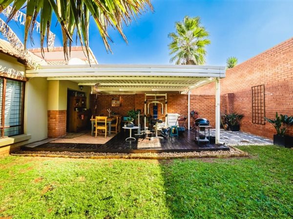 2 Bedroom Simplex 2 Bedroom Simplex