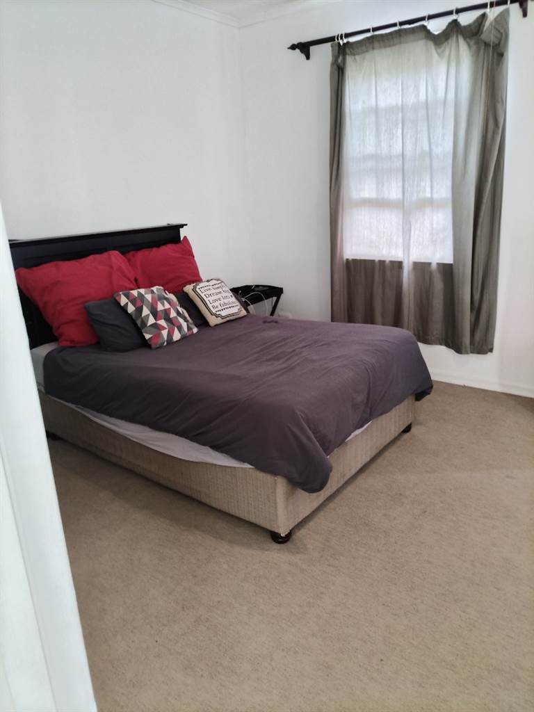 1 Bed Apartment in Port Elizabeth Central photo number 15