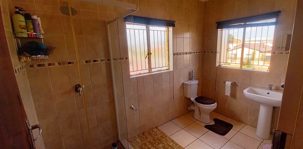 3 Bed House in Lenasia photo number 21