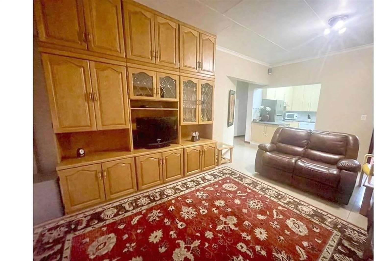 2 Bed Townhouse in Vaalpark photo number 7