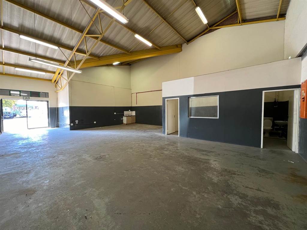 120  m² Industrial space in Fontainebleau photo number 6