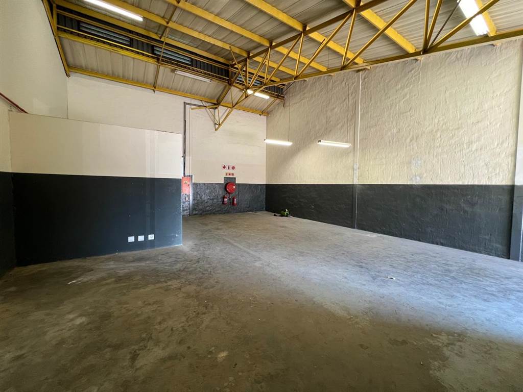 120  m² Industrial space in Fontainebleau photo number 7