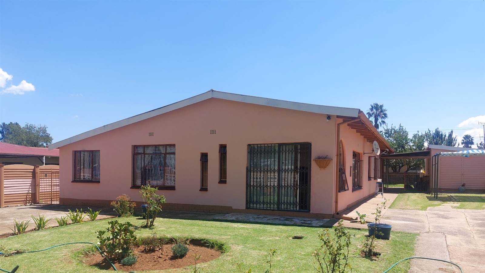 4 Bed House in Sonlandpark photo number 1