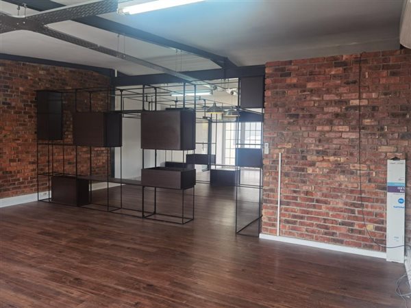120  m² Commercial space in Woodstock