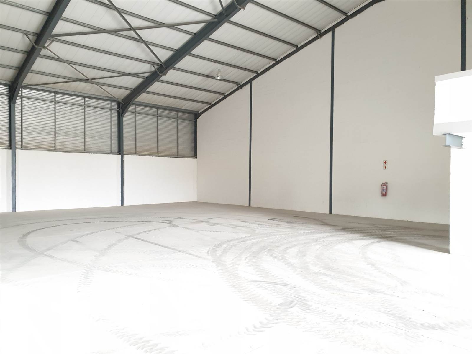 650  m² Industrial space in Killarney Gardens photo number 9