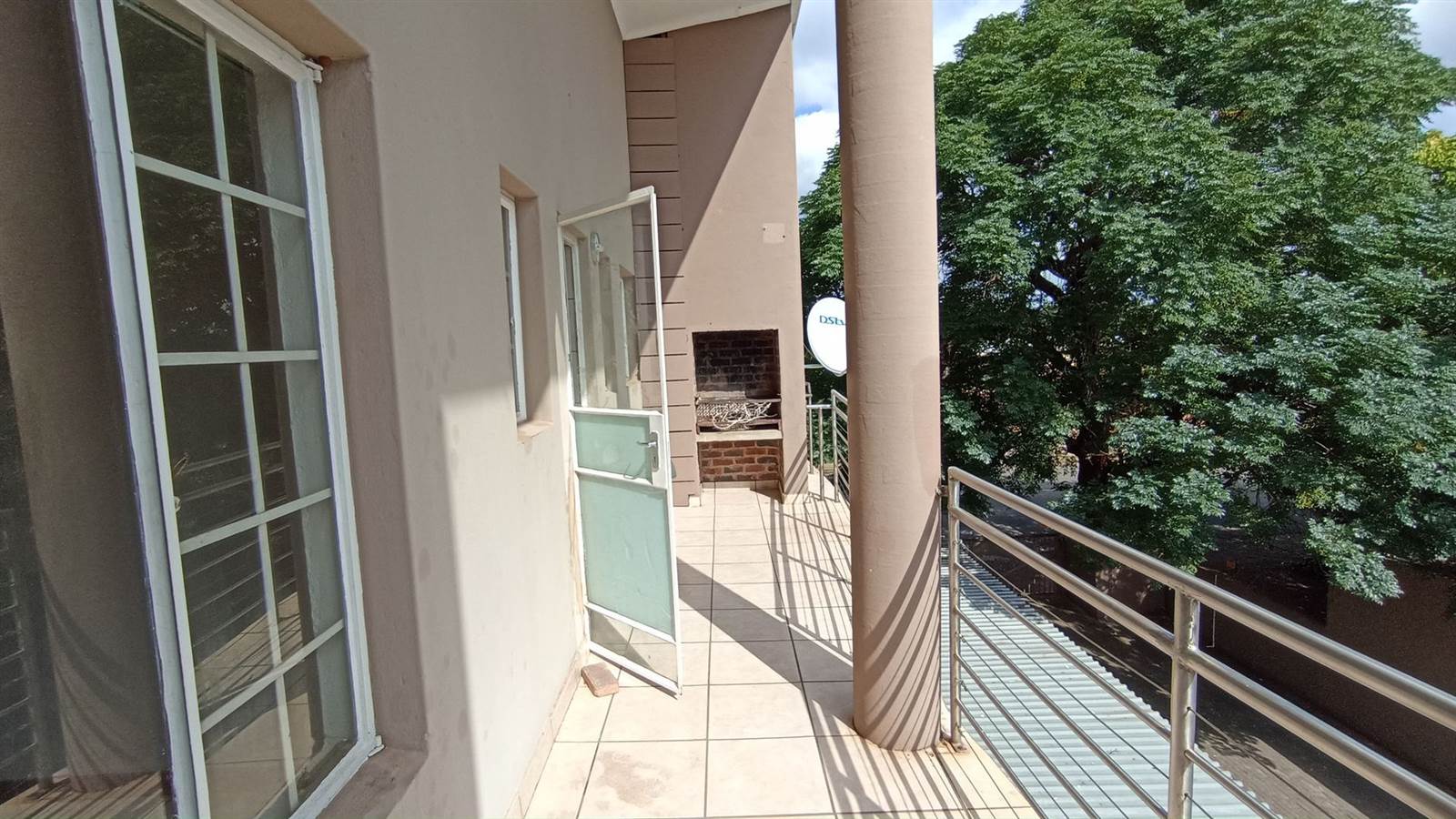 2 Bed Apartment in Potchefstroom Central photo number 9