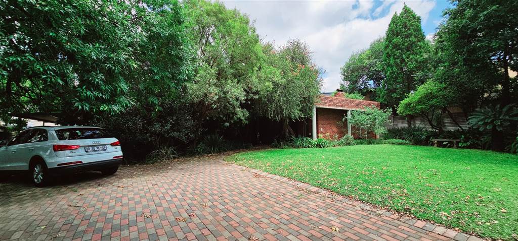 3 Bed House in Garsfontein photo number 23