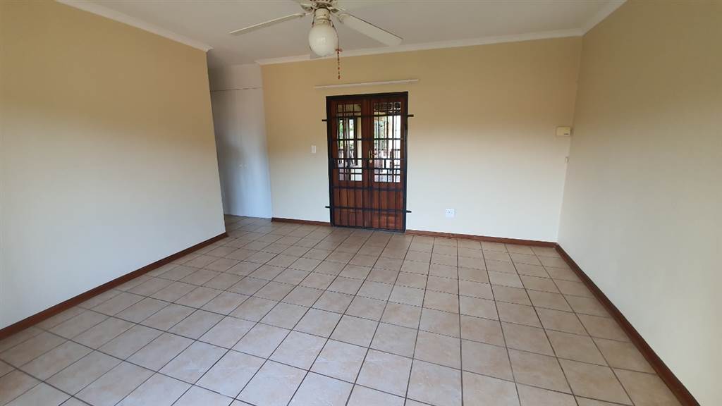 3 Bed Townhouse in Nelspruit Central photo number 7
