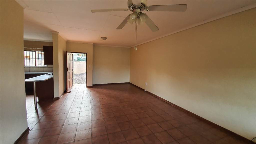 3 Bed Townhouse in Nelspruit Central photo number 5