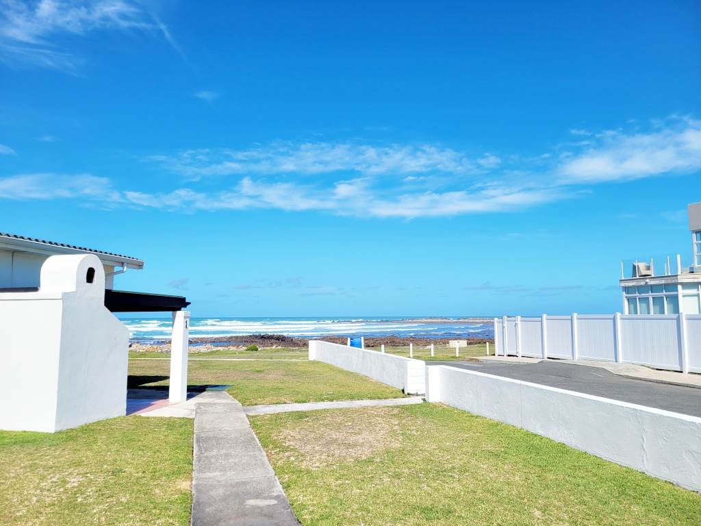 2 Bed Apartment in Agulhas photo number 2