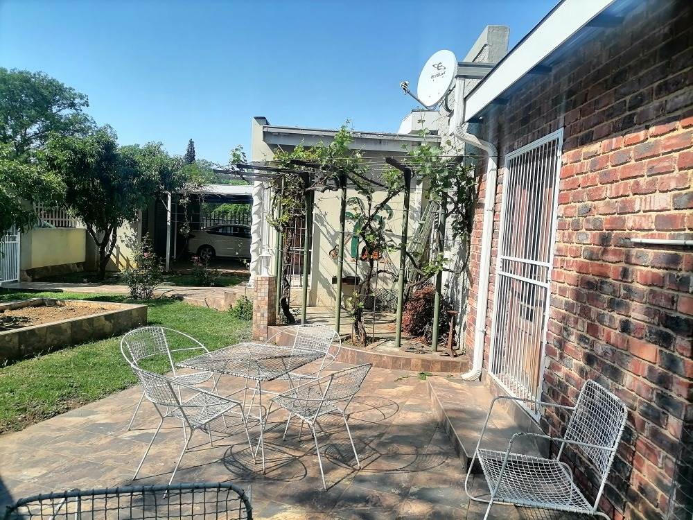 9 Bed House in Potchefstroom Central photo number 1