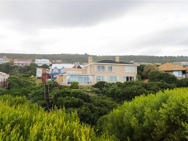 5 Bed House in Outeniqua Strand