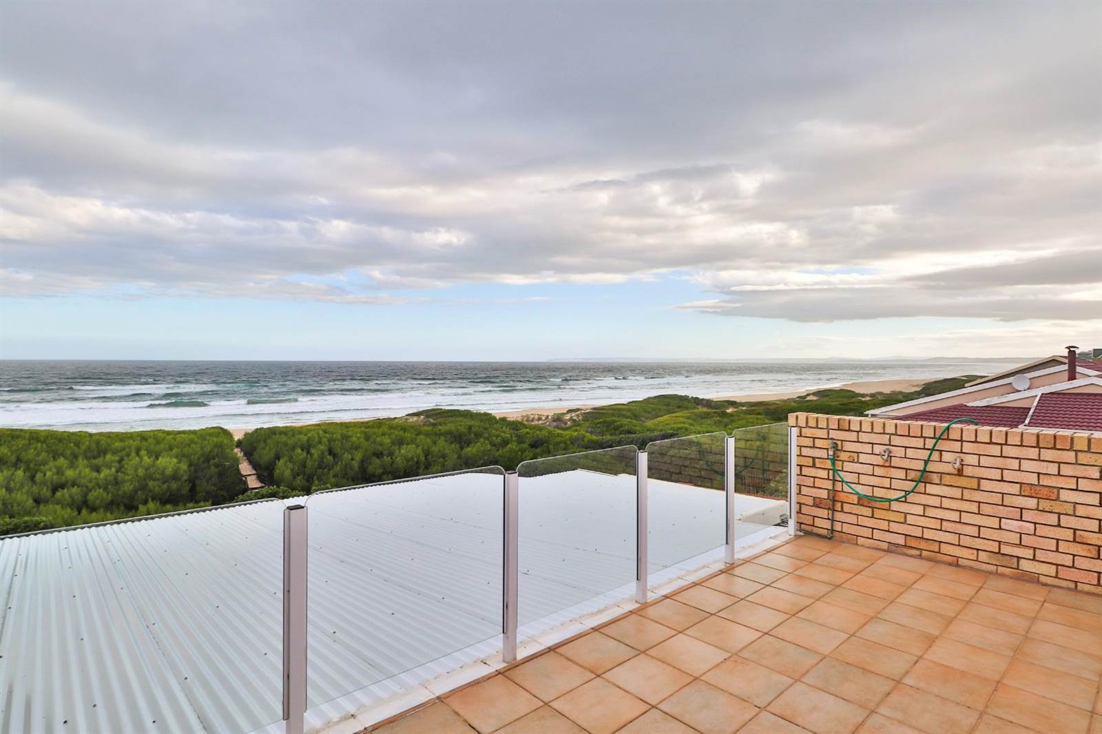 5 Bed House in Outeniqua Strand photo number 3