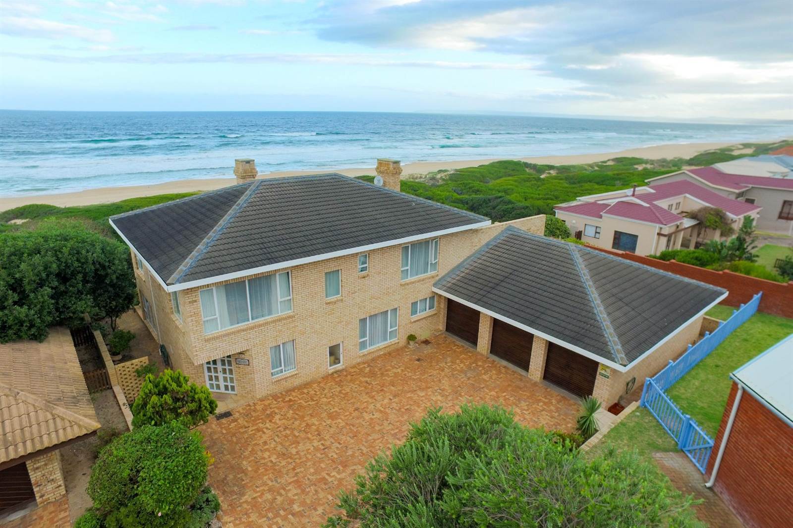 5 Bed House in Outeniqua Strand photo number 2