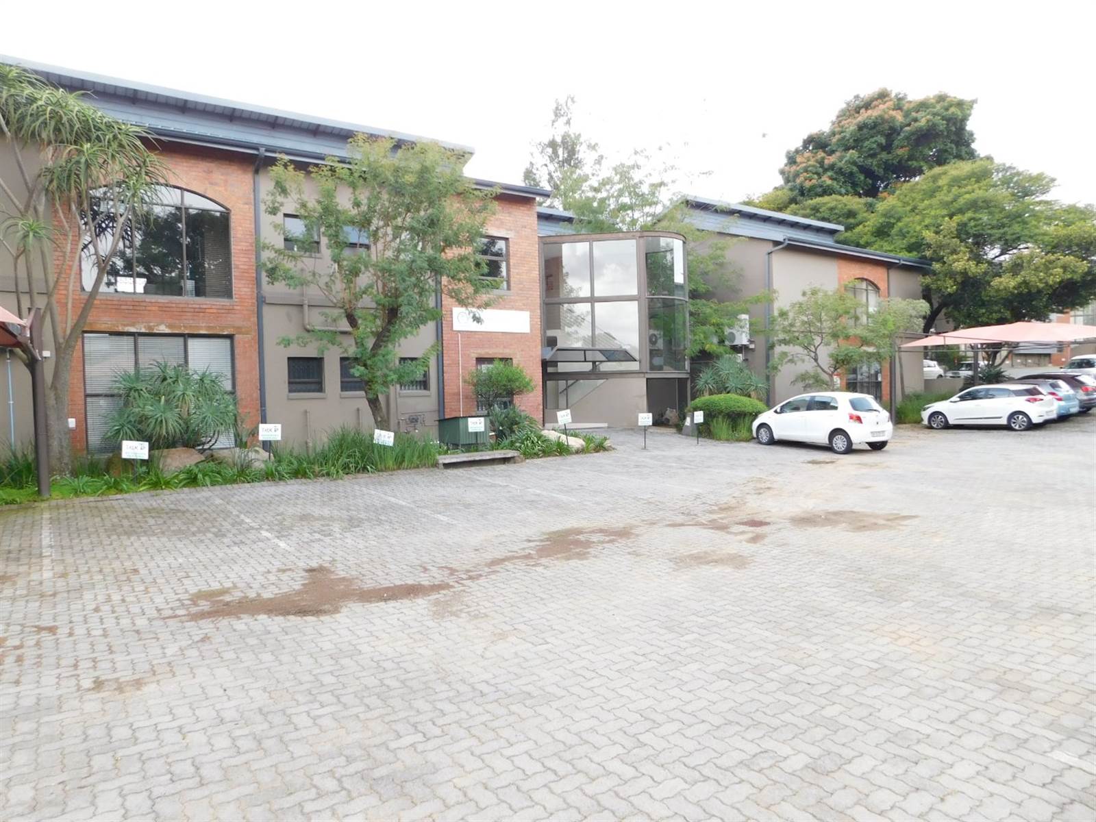 330  m² Commercial space in Randpark Ridge photo number 1